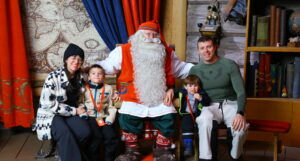 Encuentro con Papá Noel en su oficina en Rovaniemi